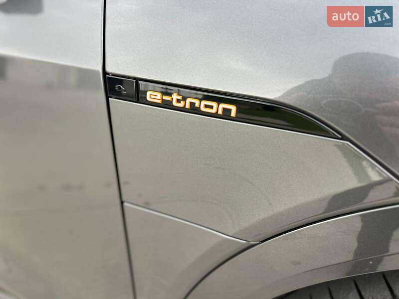 Позашляховик / Кросовер Audi e-tron 2021 в Дніпрі