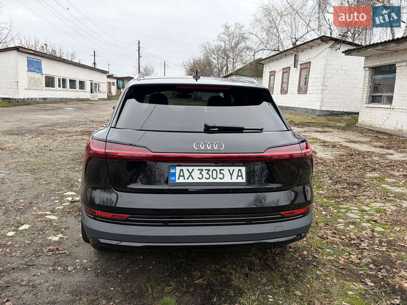 Позашляховик / Кросовер Audi e-tron 2021 в Зміїві