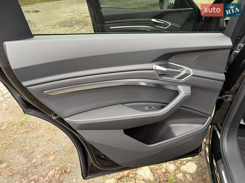 Позашляховик / Кросовер Audi e-tron 2021 в Зміїві