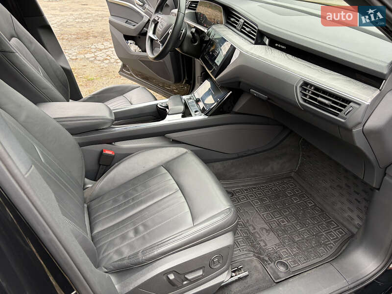Позашляховик / Кросовер Audi e-tron 2021 в Зміїві