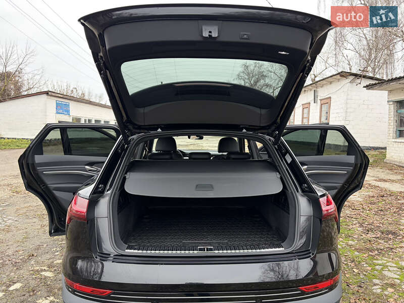 Позашляховик / Кросовер Audi e-tron 2021 в Зміїві