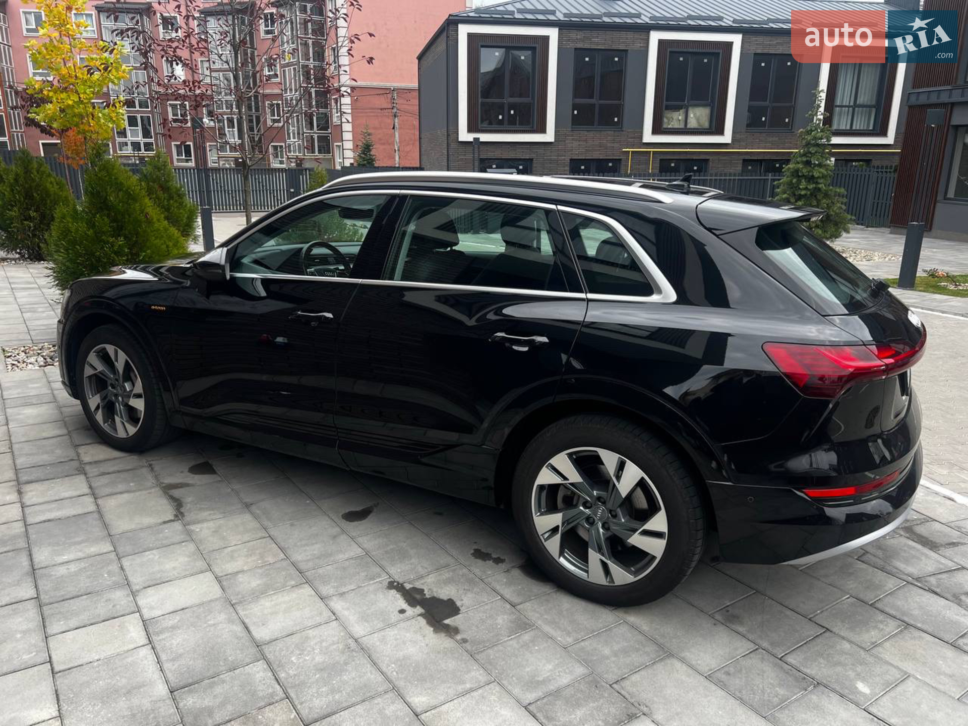 2019 Audi e-tron - мініатюра 2