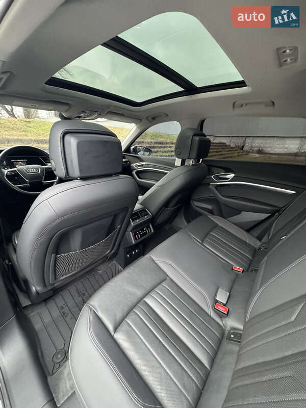 Внедорожник / Кроссовер Audi e-tron 2019 в Киеве фото 32 Внедорожник / Кроссовер Audi e-tron 2019 в Киеве