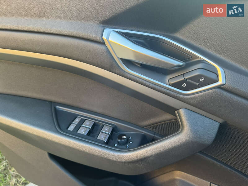 Внедорожник / Кроссовер Audi e-tron 2022 в Мукачево