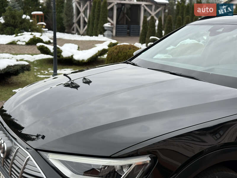 Позашляховик / Кросовер Audi e-tron 2020 в Стрию