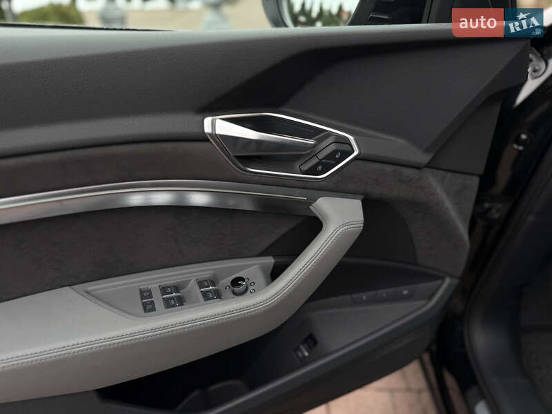 Позашляховик / Кросовер Audi e-tron 2020 в Стрию