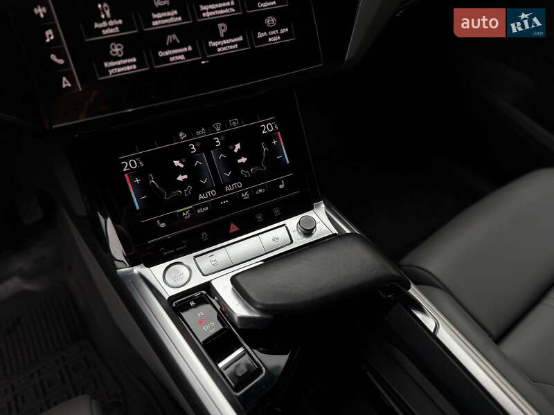Позашляховик / Кросовер Audi e-tron 2020 в Стрию