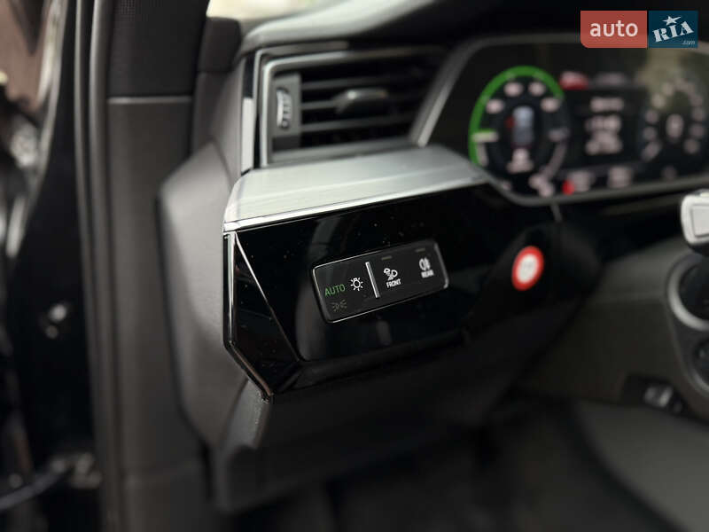 Позашляховик / Кросовер Audi e-tron 2020 в Стрию