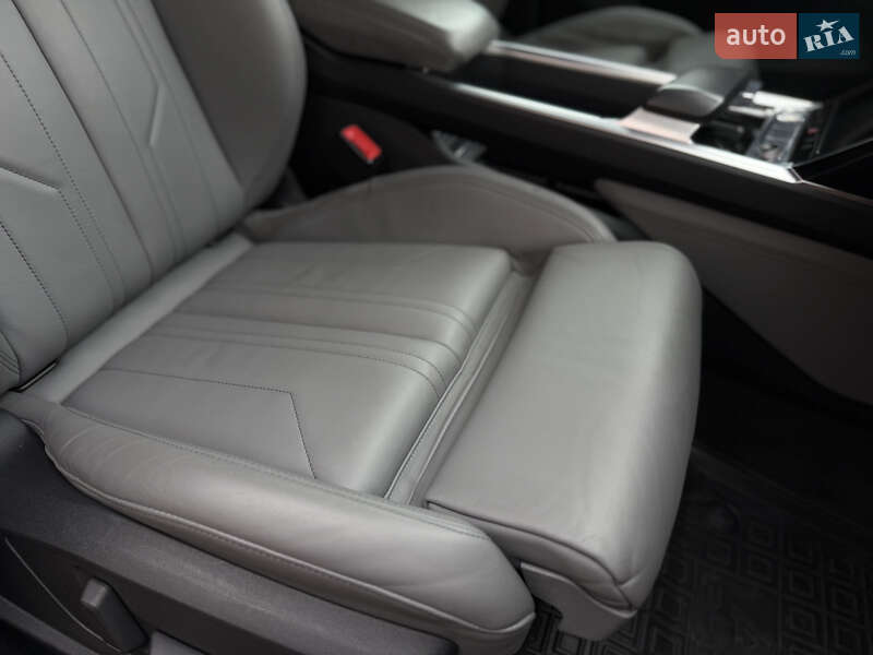 Позашляховик / Кросовер Audi e-tron 2020 в Стрию