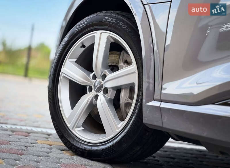 Позашляховик / Кросовер Audi e-tron 2020 в Рафалівці
