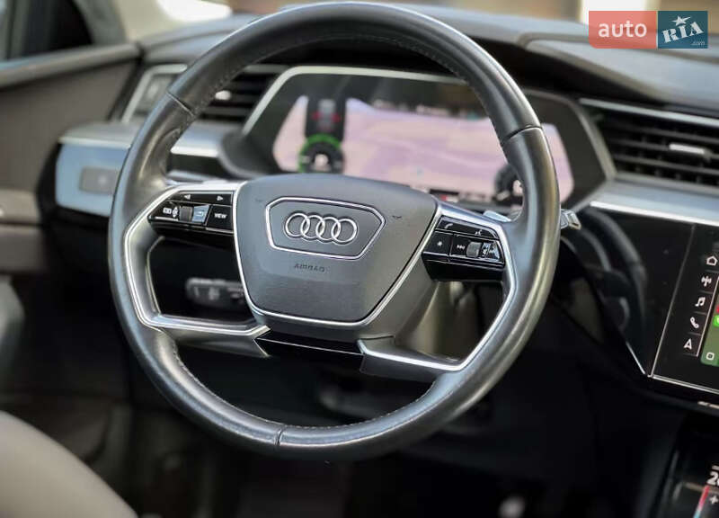 Позашляховик / Кросовер Audi e-tron 2020 в Рафалівці
