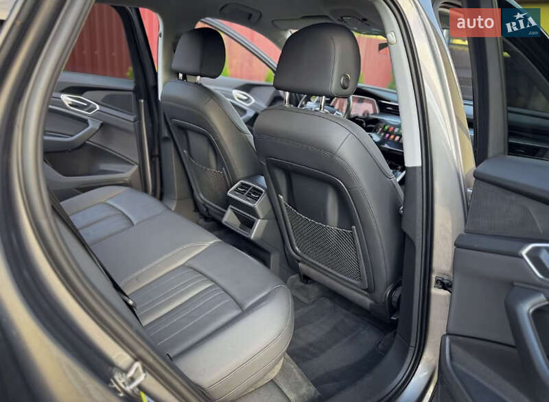 Позашляховик / Кросовер Audi e-tron 2020 в Рафалівці