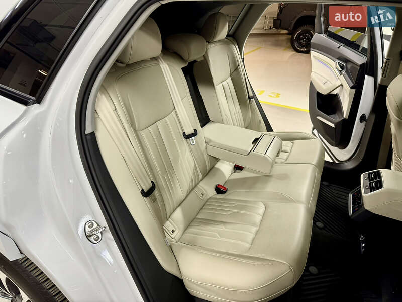 Позашляховик / Кросовер Audi e-tron 2019 в Києві