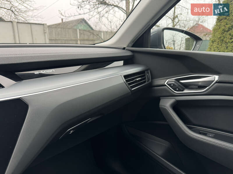 Позашляховик / Кросовер Audi e-tron 2020 в Харкові фото 19 Позашляховик / Кросовер Audi e-tron 2020 в Харкові