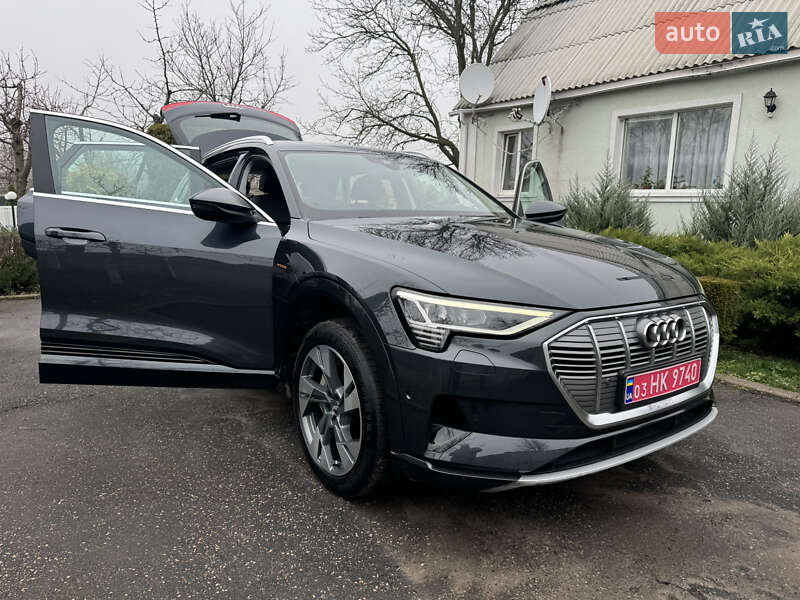 Позашляховик / Кросовер Audi e-tron 2020 в Харкові фото 43 Позашляховик / Кросовер Audi e-tron 2020 в Харкові