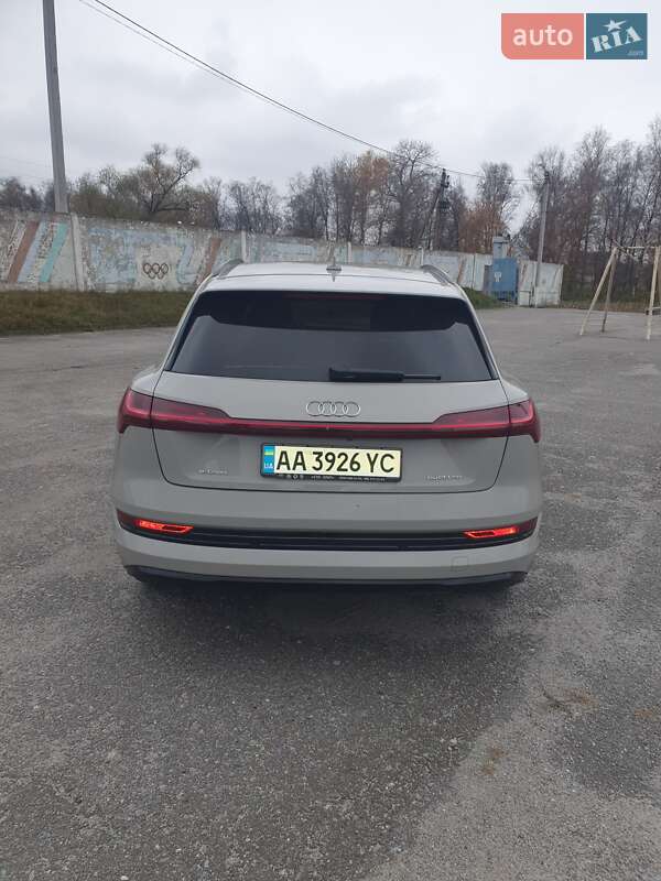Позашляховик / Кросовер Audi e-tron 2022 в Березані