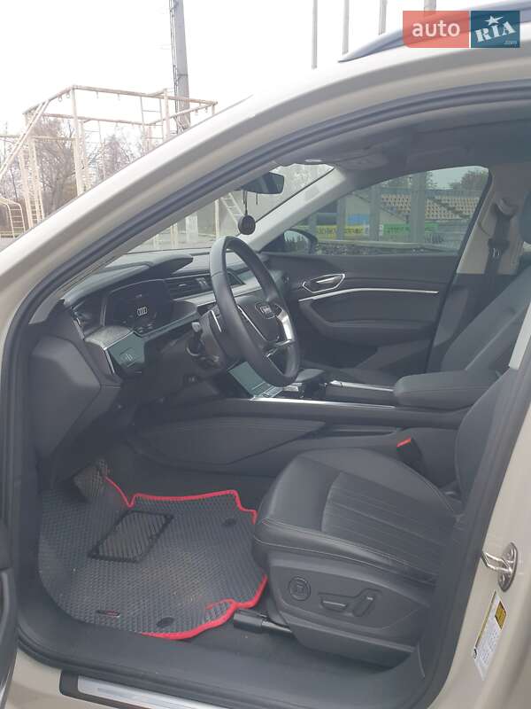 Позашляховик / Кросовер Audi e-tron 2022 в Березані