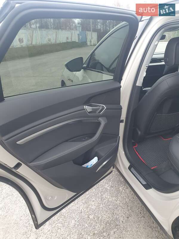 Позашляховик / Кросовер Audi e-tron 2022 в Березані