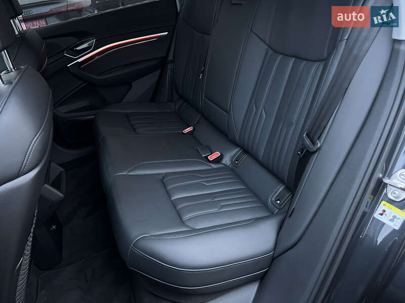 Позашляховик / Кросовер Audi e-tron 2022 в Луцьку