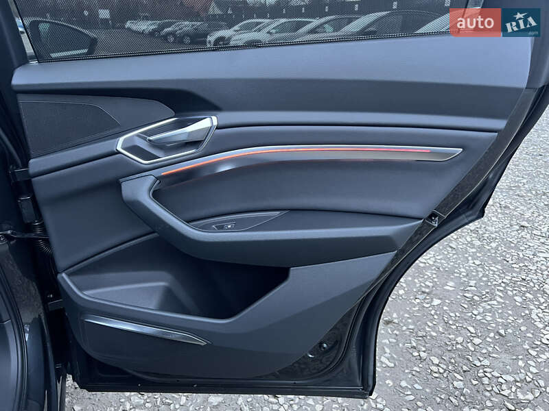 Позашляховик / Кросовер Audi e-tron 2022 в Луцьку