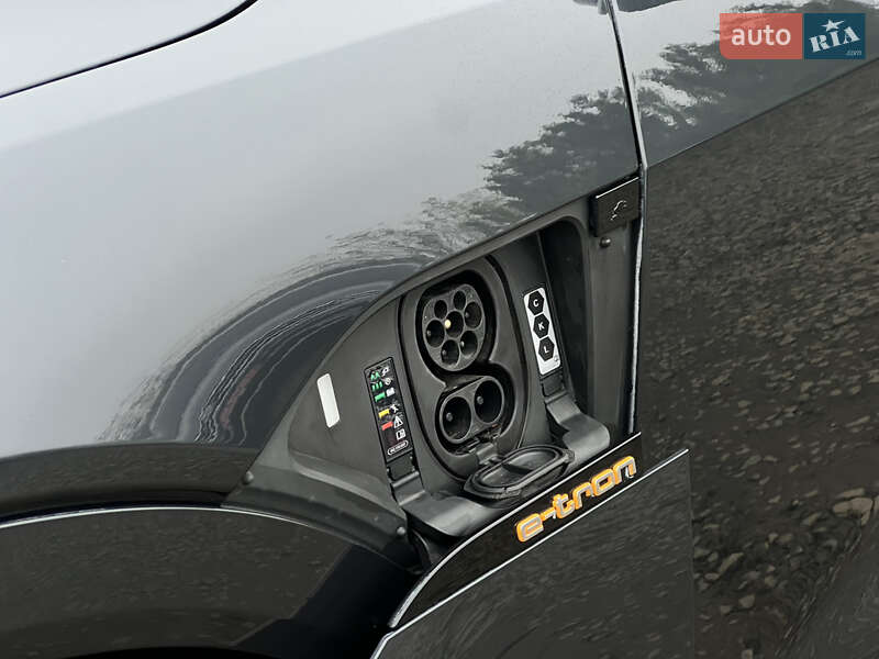 Позашляховик / Кросовер Audi e-tron 2022 в Луцьку