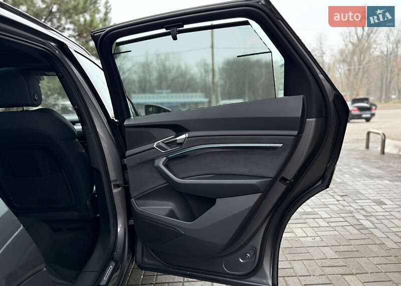 Внедорожник / Кроссовер Audi e-tron 2022 в Днепре фото 47 Внедорожник / Кроссовер Audi e-tron 2022 в Днепре