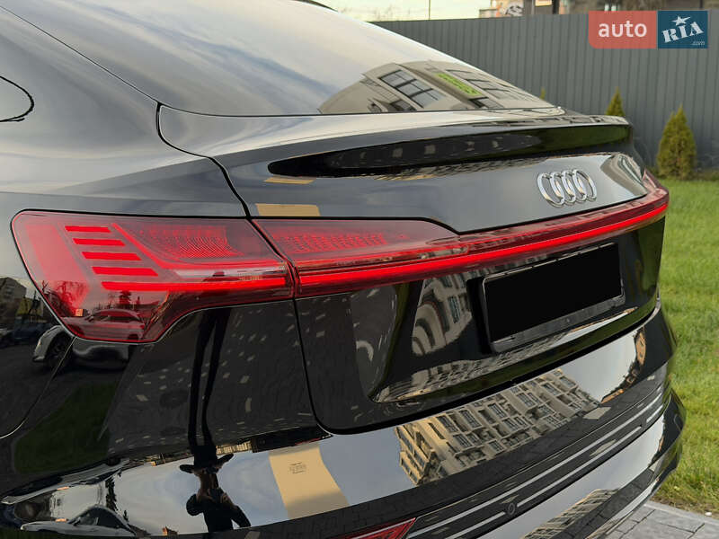 Внедорожник / Кроссовер Audi e-tron 2022 в Ужгороде
