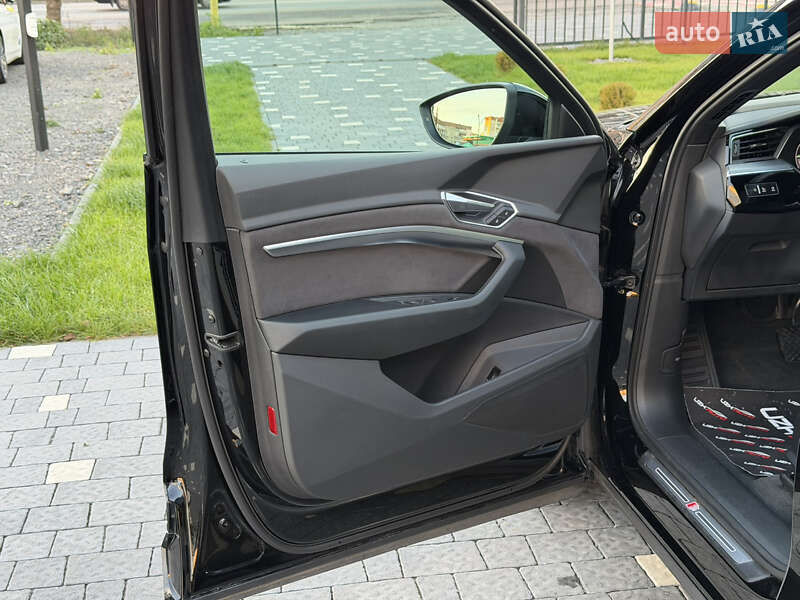 Внедорожник / Кроссовер Audi e-tron 2022 в Ужгороде