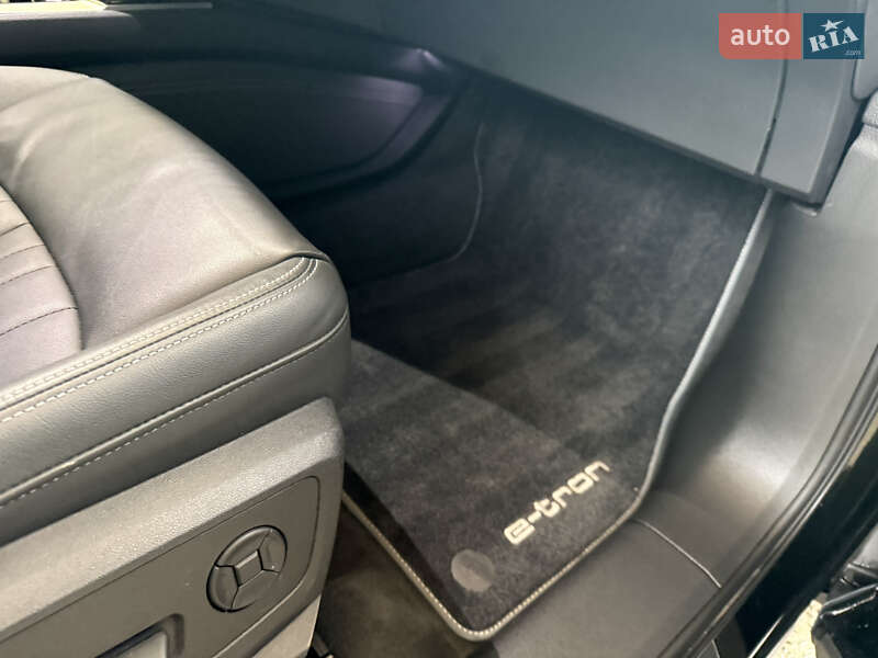 Позашляховик / Кросовер Audi e-tron 2021 в Сваляві фото 23 Позашляховик / Кросовер Audi e-tron 2021 в Сваляві