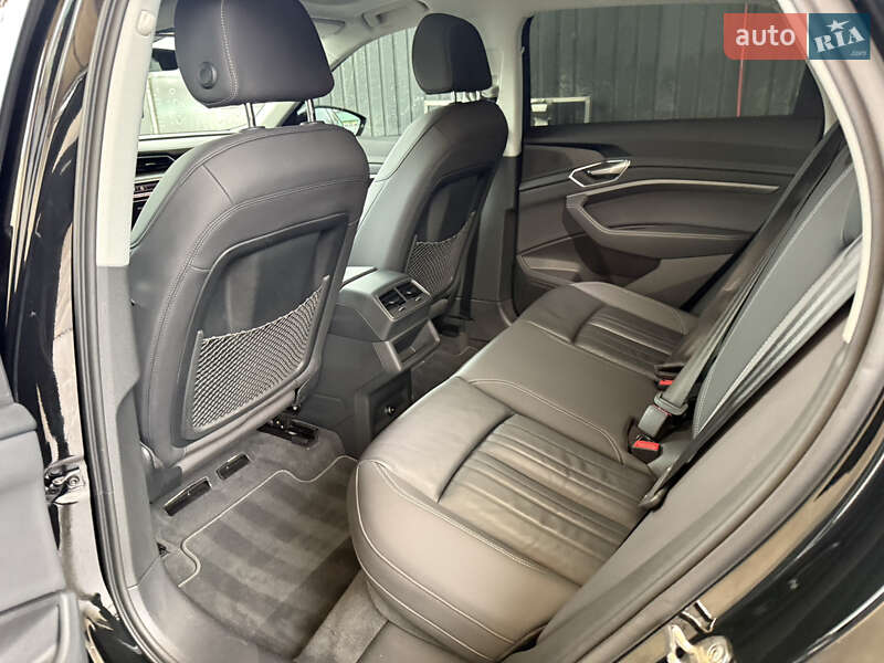 Позашляховик / Кросовер Audi e-tron 2021 в Сваляві фото 28 Позашляховик / Кросовер Audi e-tron 2021 в Сваляві