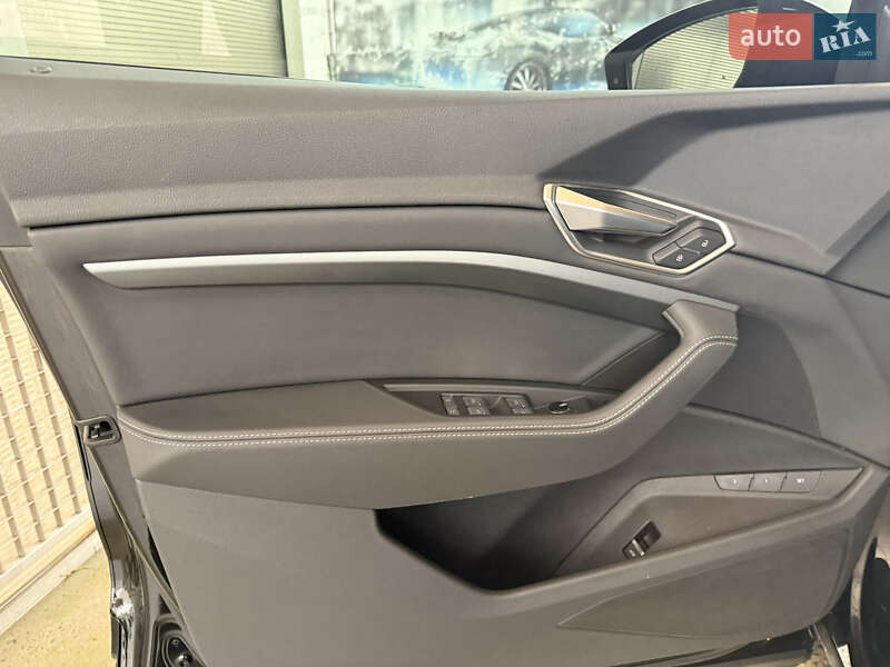 Позашляховик / Кросовер Audi e-tron 2021 в Сваляві фото 37 Позашляховик / Кросовер Audi e-tron 2021 в Сваляві