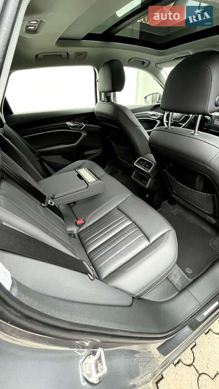 Внедорожник / Кроссовер Audi e-tron 2020 в Мукачево