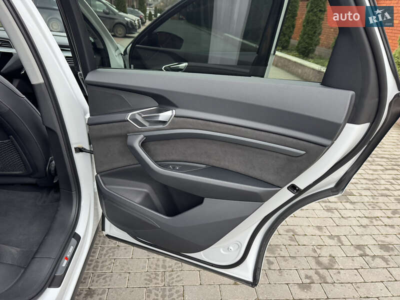 Внедорожник / Кроссовер Audi e-tron 2023 в Хмельницком