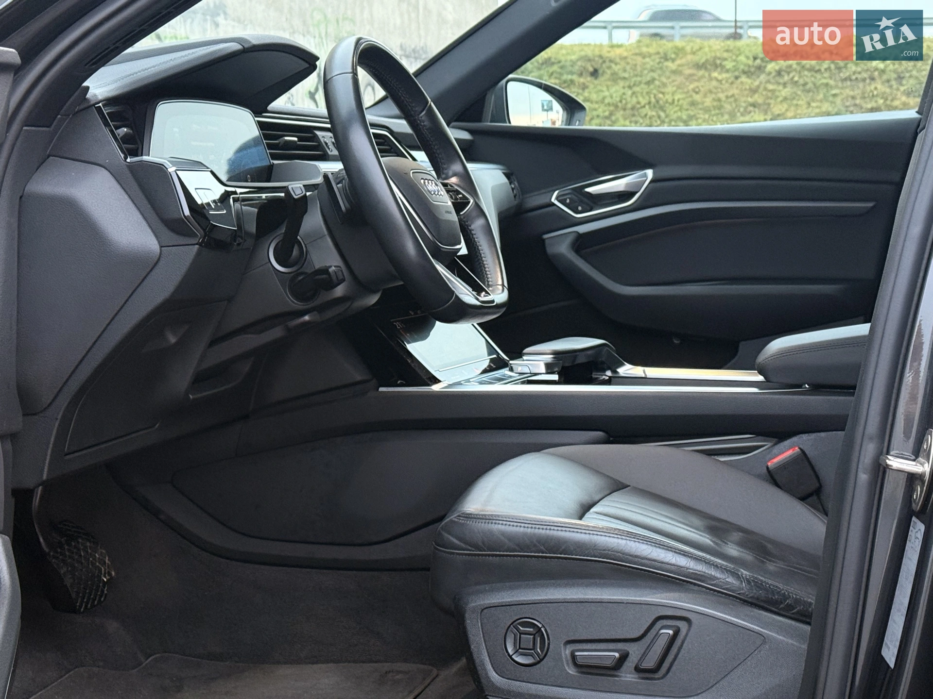 2020 Audi e-tron - мініатюра 33