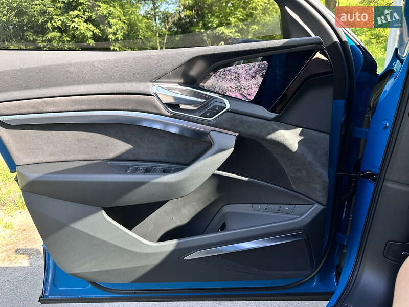 Внедорожник / Кроссовер Audi e-tron 2020 в Киеве фото 14 Внедорожник / Кроссовер Audi e-tron 2020 в Киеве
