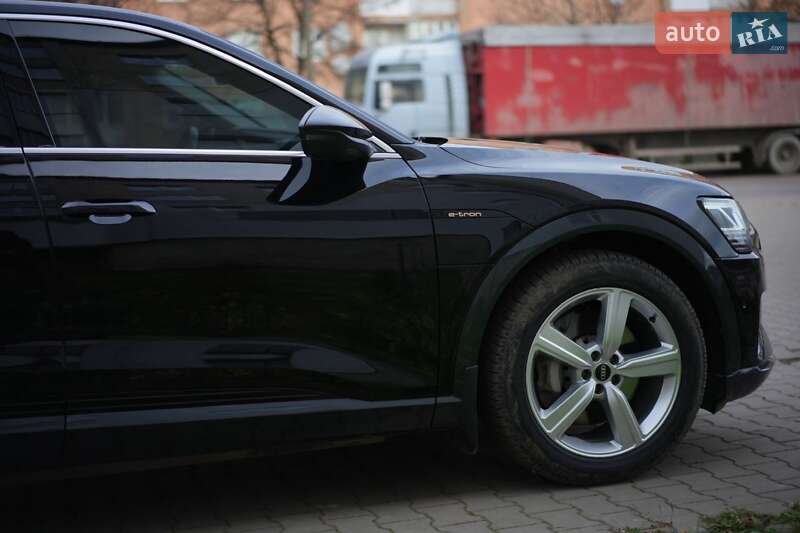 Внедорожник / Кроссовер Audi e-tron 2022 в Дубно фото 11 Внедорожник / Кроссовер Audi e-tron 2022 в Дубно