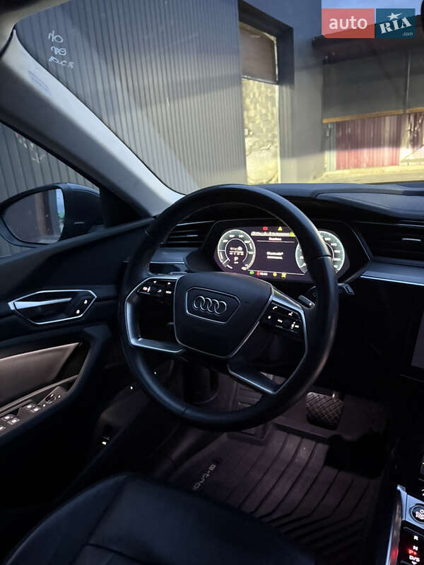 Внедорожник / Кроссовер Audi e-tron 2022 в Калуше