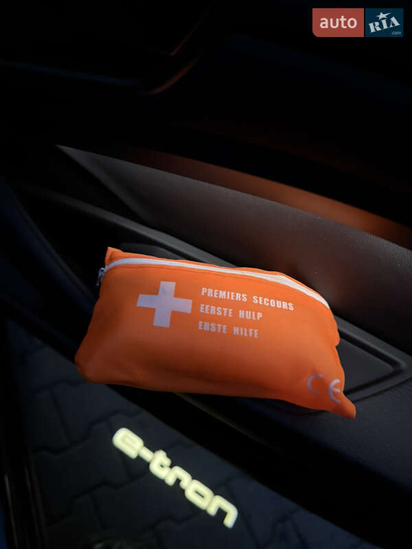 Внедорожник / Кроссовер Audi e-tron 2022 в Калуше