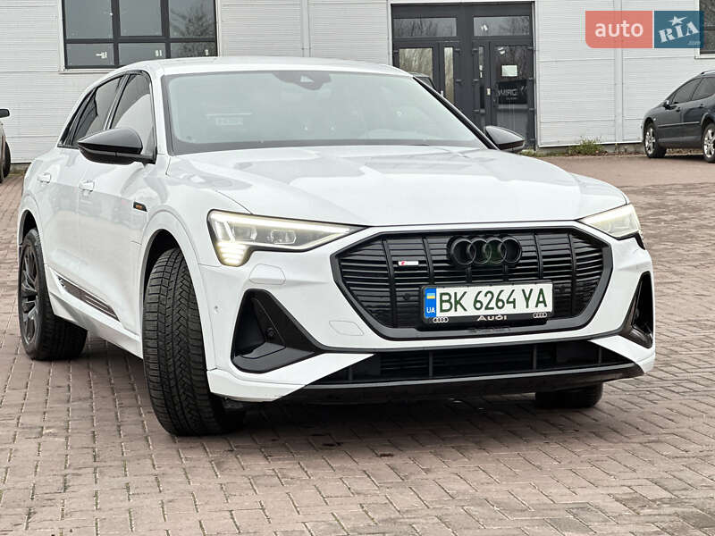 Внедорожник / Кроссовер Audi e-tron 2022 в Ровно