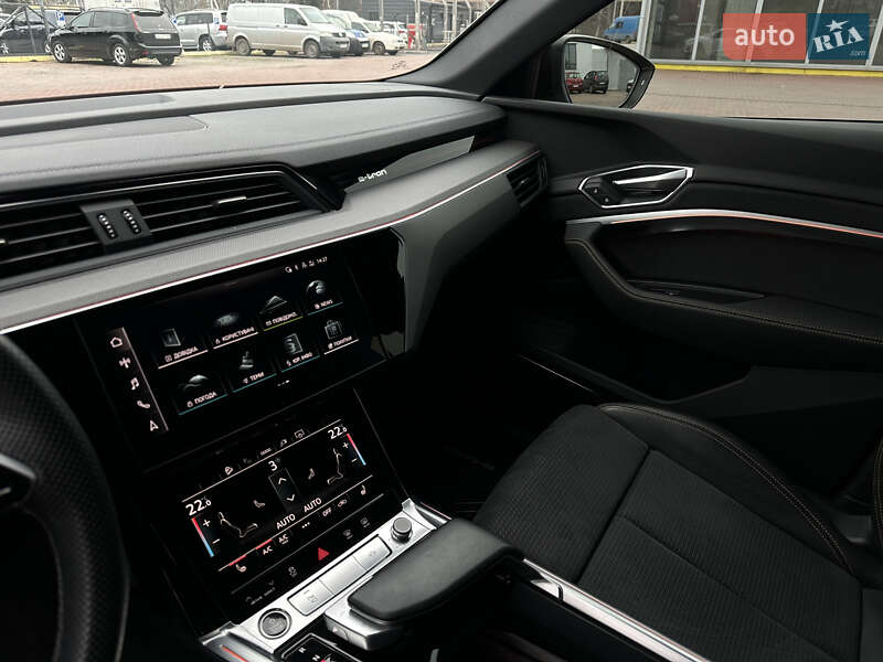 Внедорожник / Кроссовер Audi e-tron 2022 в Ровно