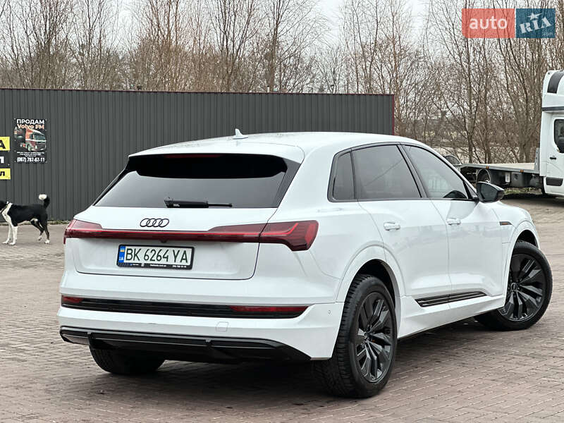 Внедорожник / Кроссовер Audi e-tron 2022 в Ровно