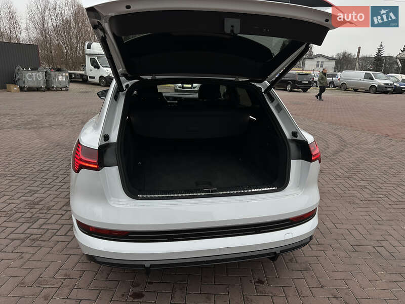 Внедорожник / Кроссовер Audi e-tron 2022 в Ровно