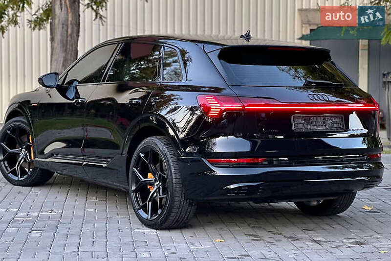 Внедорожник / Кроссовер Audi e-tron 2022 в Киеве фото 6 Внедорожник / Кроссовер Audi e-tron 2022 в Киеве