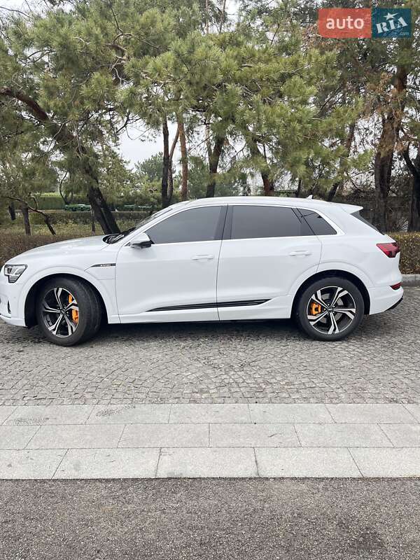 Внедорожник / Кроссовер Audi e-tron 2020 в Днепре фото Внедорожник / Кроссовер Audi e-tron 2020 в Днепре
