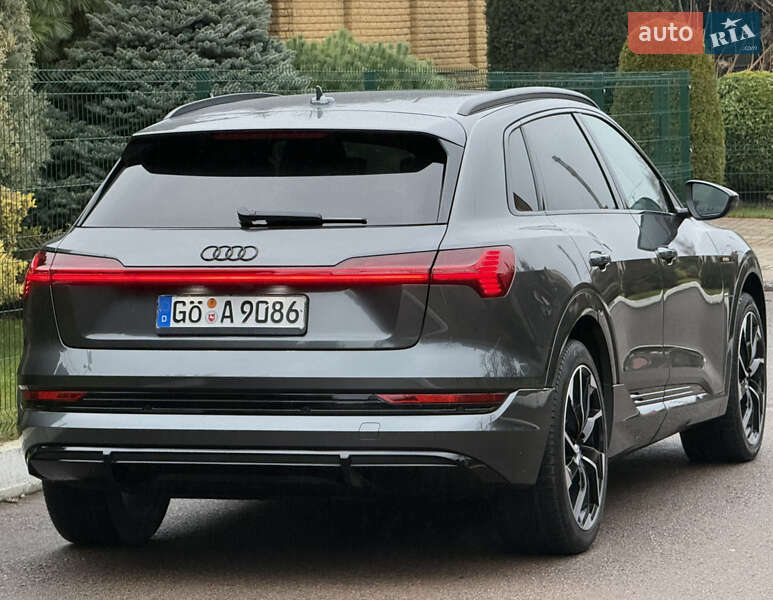 Внедорожник / Кроссовер Audi e-tron 2022 в Ровно