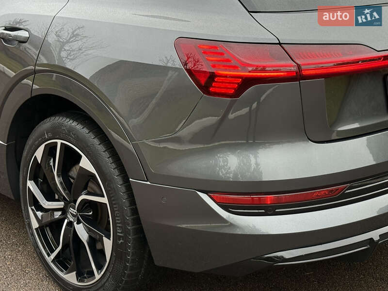 Внедорожник / Кроссовер Audi e-tron 2022 в Ровно
