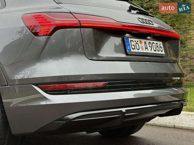 Внедорожник / Кроссовер Audi e-tron 2022 в Ровно