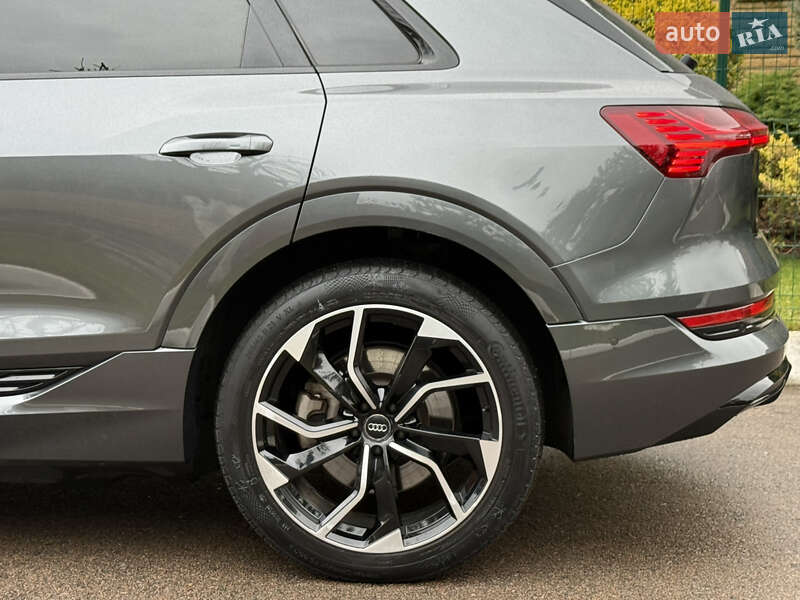 Внедорожник / Кроссовер Audi e-tron 2022 в Ровно
