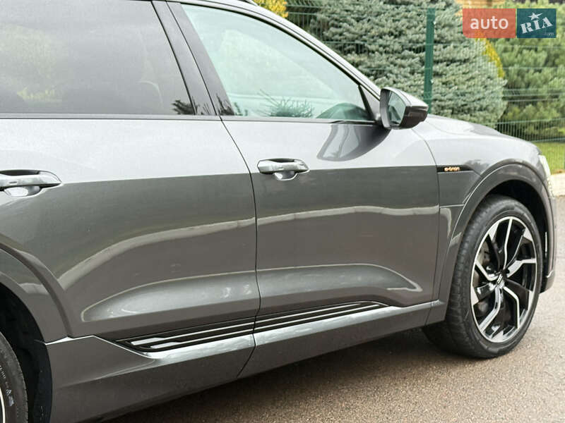 Внедорожник / Кроссовер Audi e-tron 2022 в Ровно