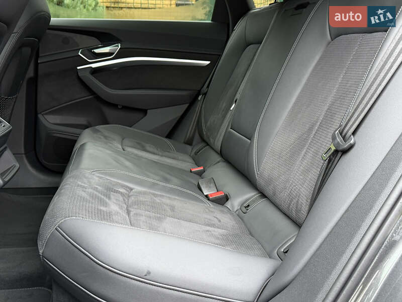 Внедорожник / Кроссовер Audi e-tron 2022 в Ровно